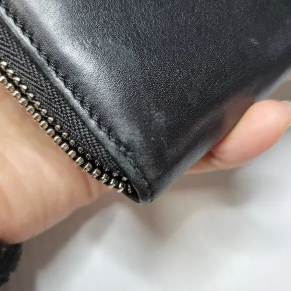 GUCCI embossed leather logo zip around long wallet black - Picture 14 of 15